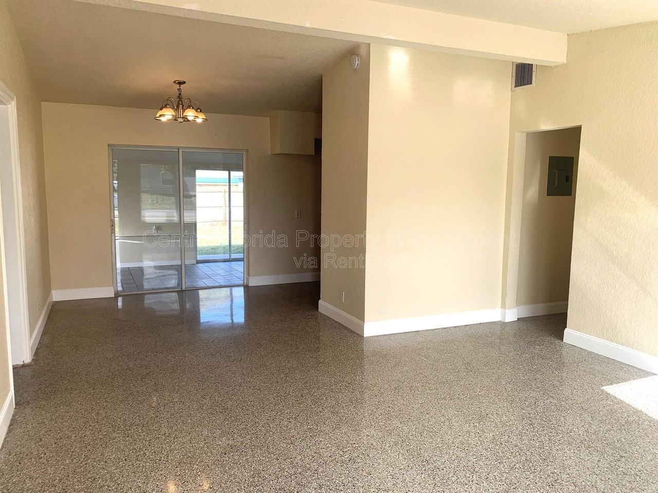 202 Bamboo Dr - Photo 2 of 24