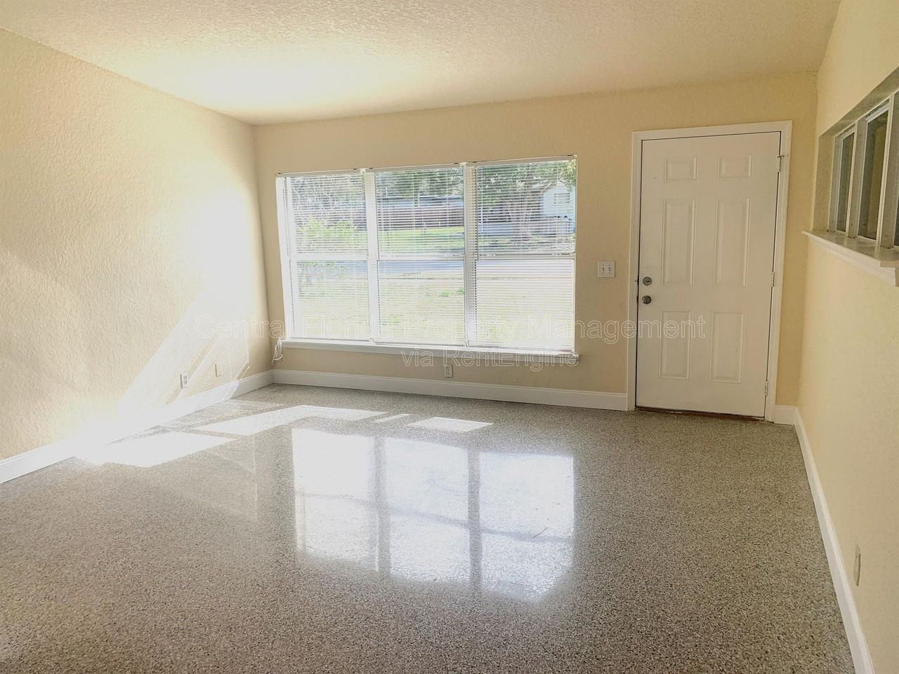 202 Bamboo Dr - Photo 3 of 24