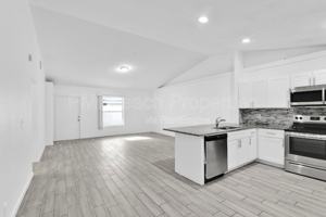 featured image of 13900 Folkestone Cir