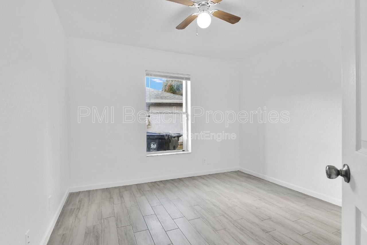 13900 Folkestone Cir - Photo 6 of 37