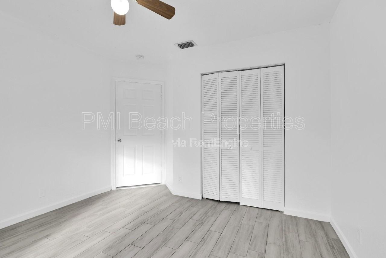 13900 Folkestone Cir - Photo 7 of 37