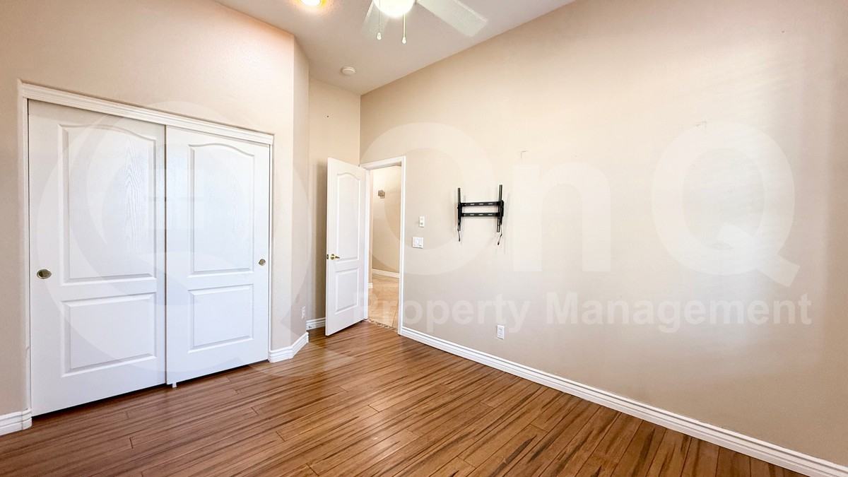 373 W Carob Dr - Photo 4 of 48