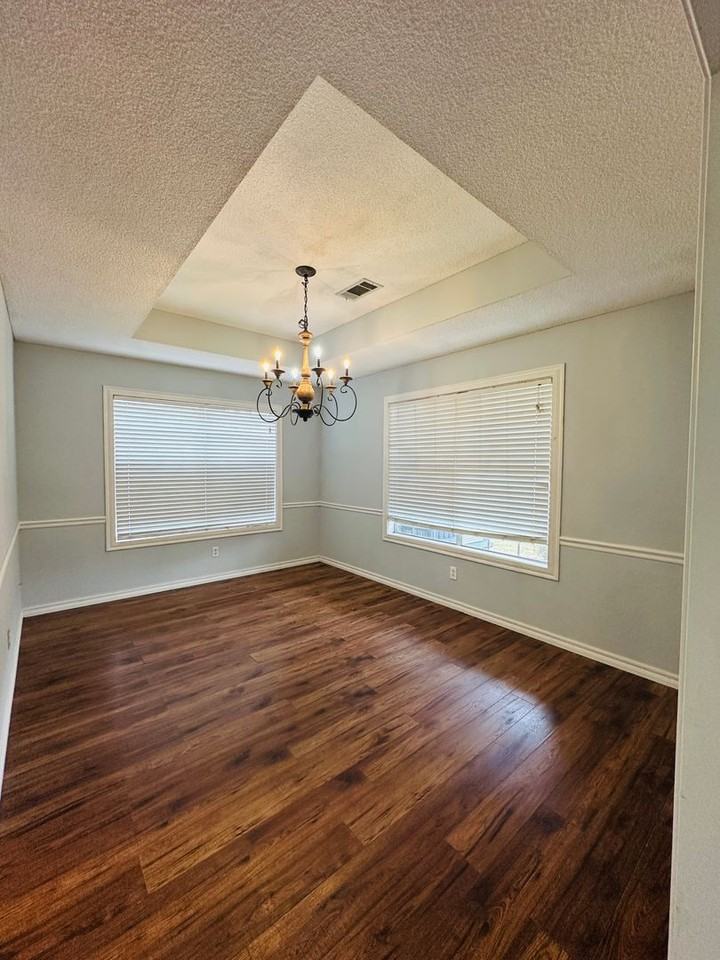 3900 Bristol Ln - Photo 7 of 25