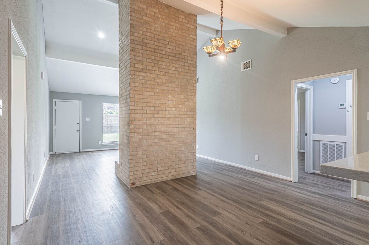 9462 Fuqua St - Photo 2 of 17