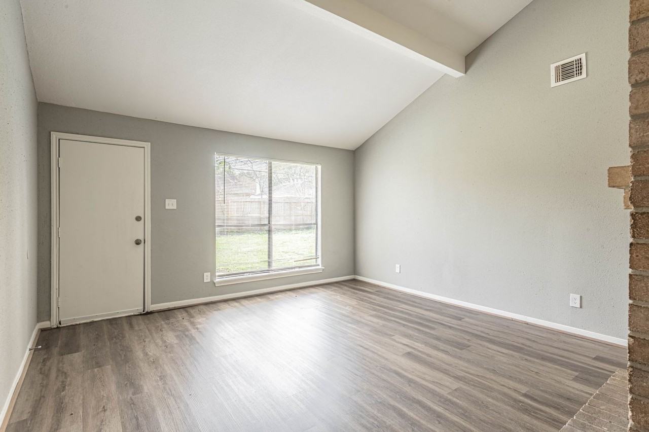 9462 Fuqua St - Photo 4 of 17