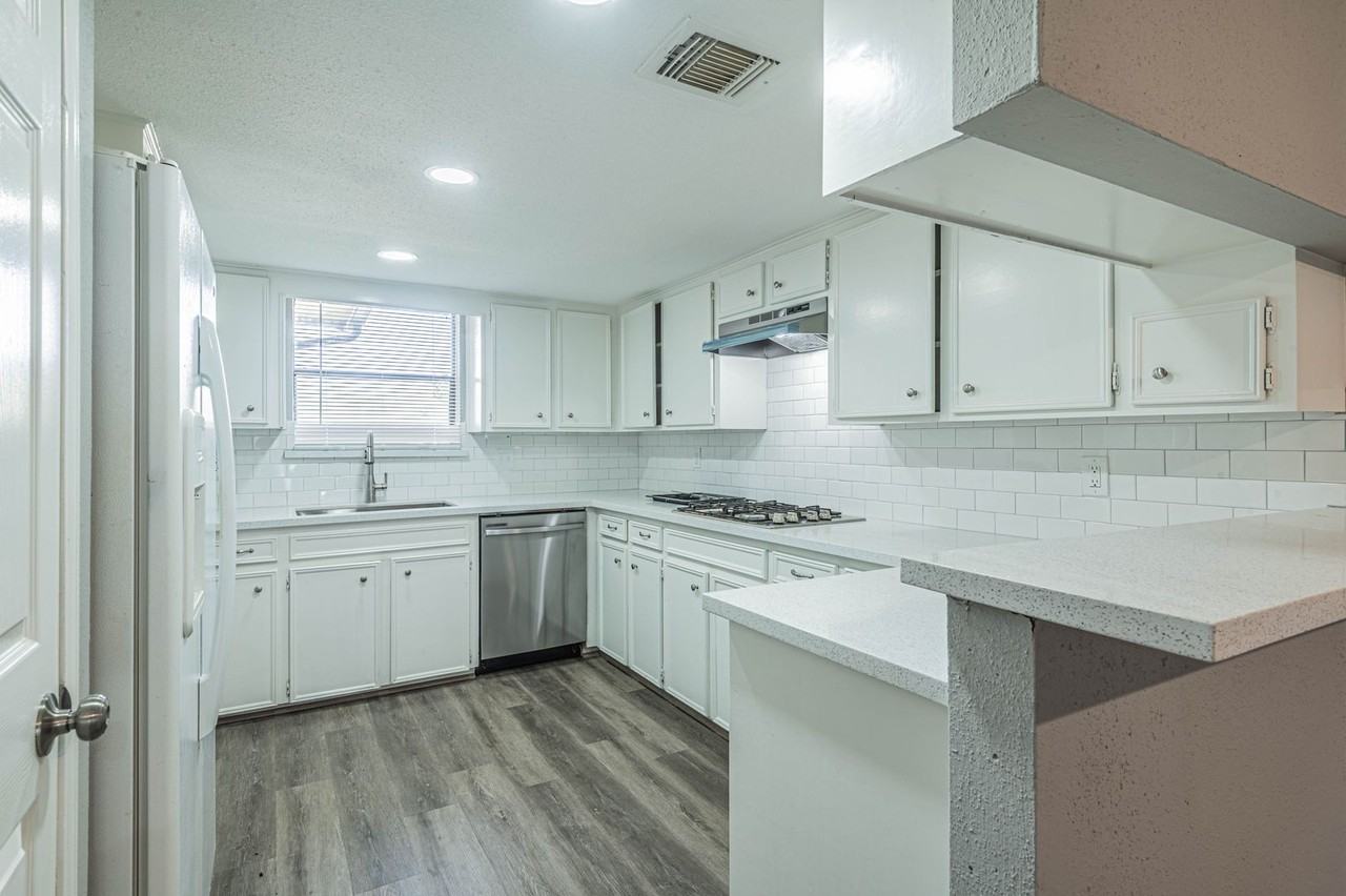 9462 Fuqua St - Photo 6 of 17