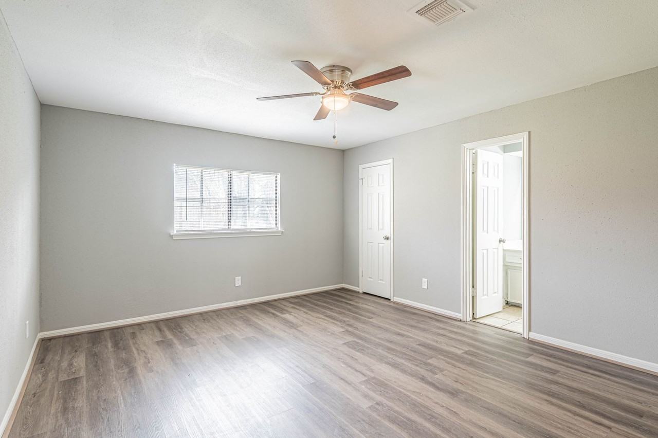 9462 Fuqua St - Photo 7 of 17