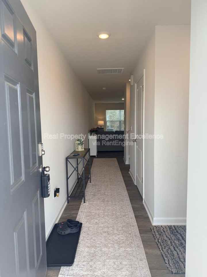 58 Sweet Meadow Rd - Photo 2 of 34