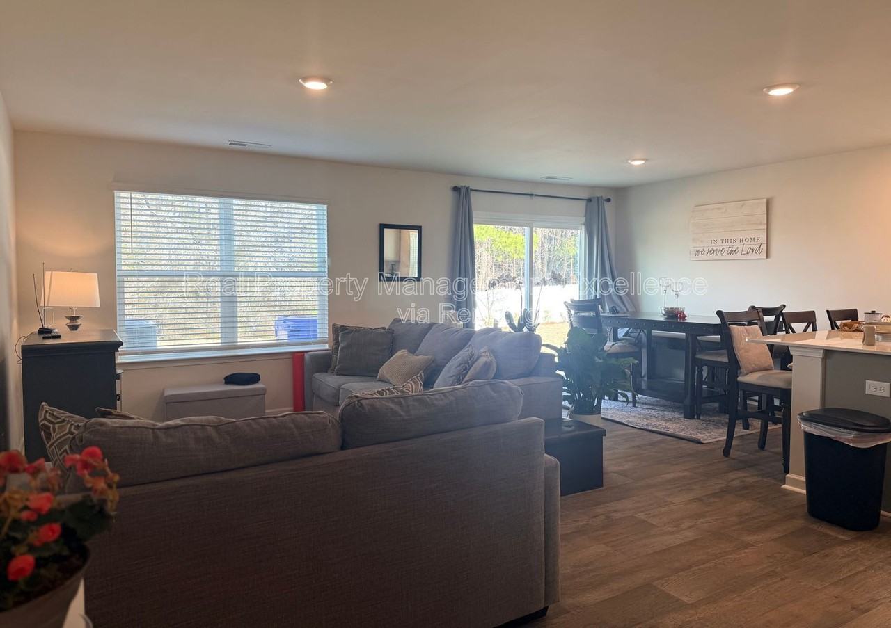 58 Sweet Meadow Rd - Photo 3 of 34