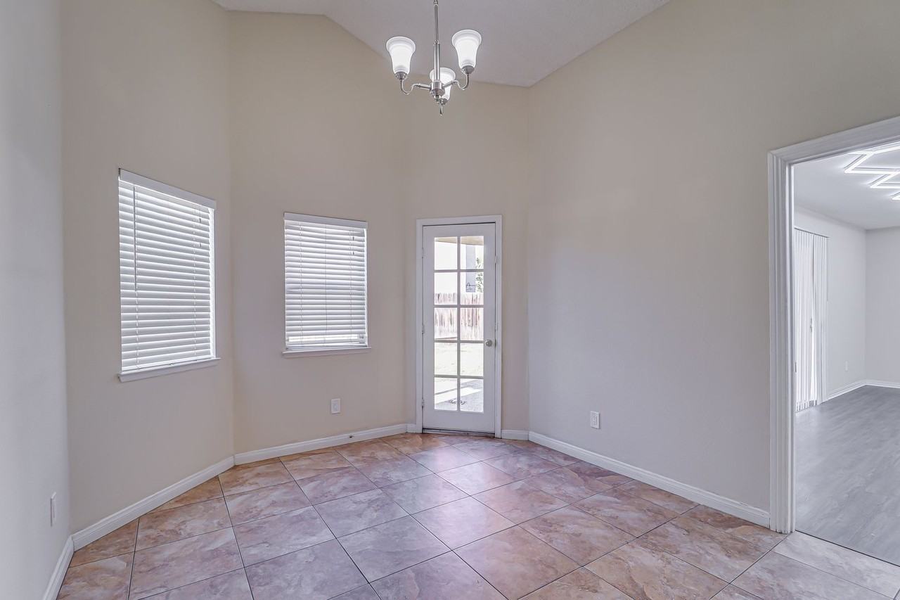 3316 Fiesta Ave - Photo 6 of 23