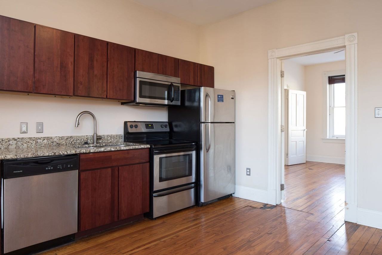 411 N Adams St - Photo 3 of 9