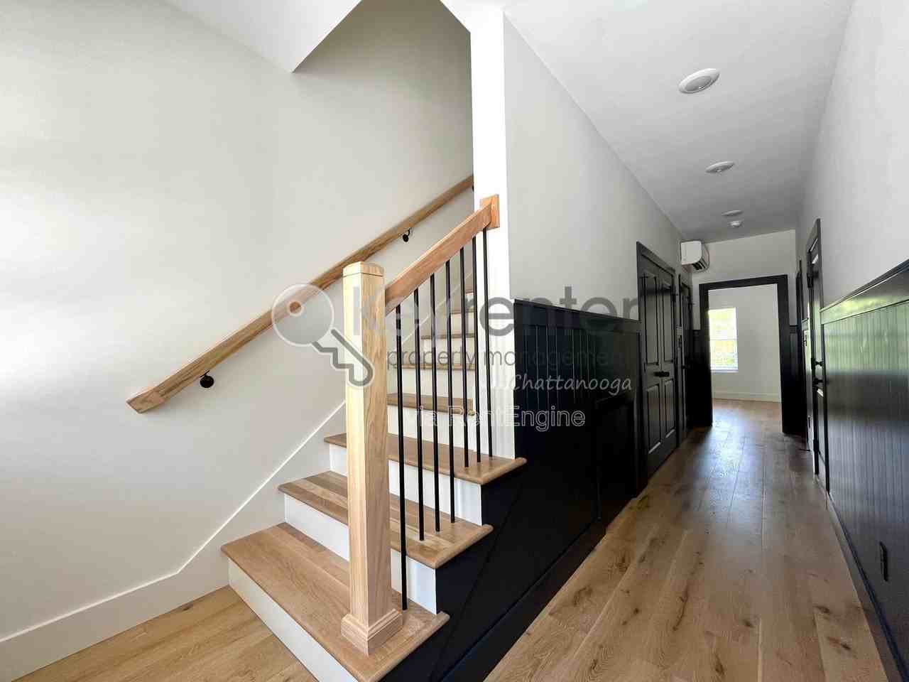 1064 Amelia Ct - Photo 2 of 13