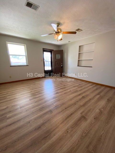 2011 Harris St #C - Photo 3 of 14