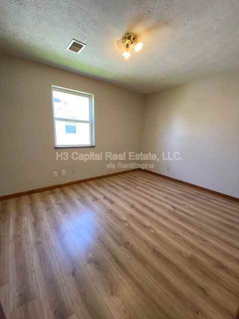 2011 Harris St #C - Photo 5 of 14