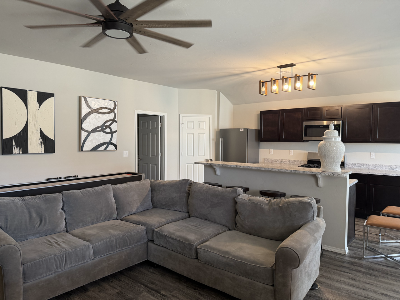 1902 Carnley St - Photo 2 of 3