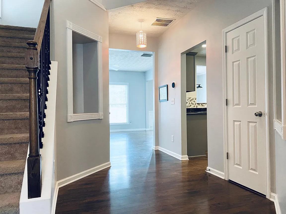 609 Oleander Way - Photo 4 of 27