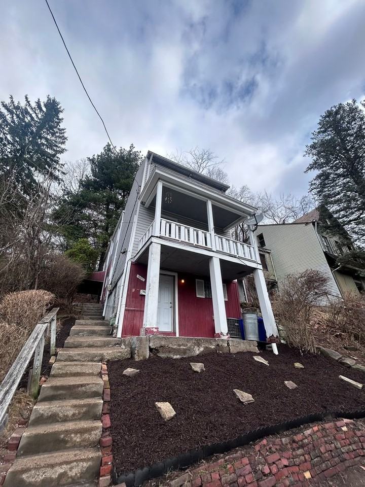 940 Rothpletz St - Photo 2 of 23