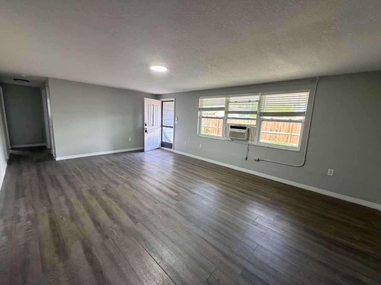 702 21st Ave W - Photo 3 of 15