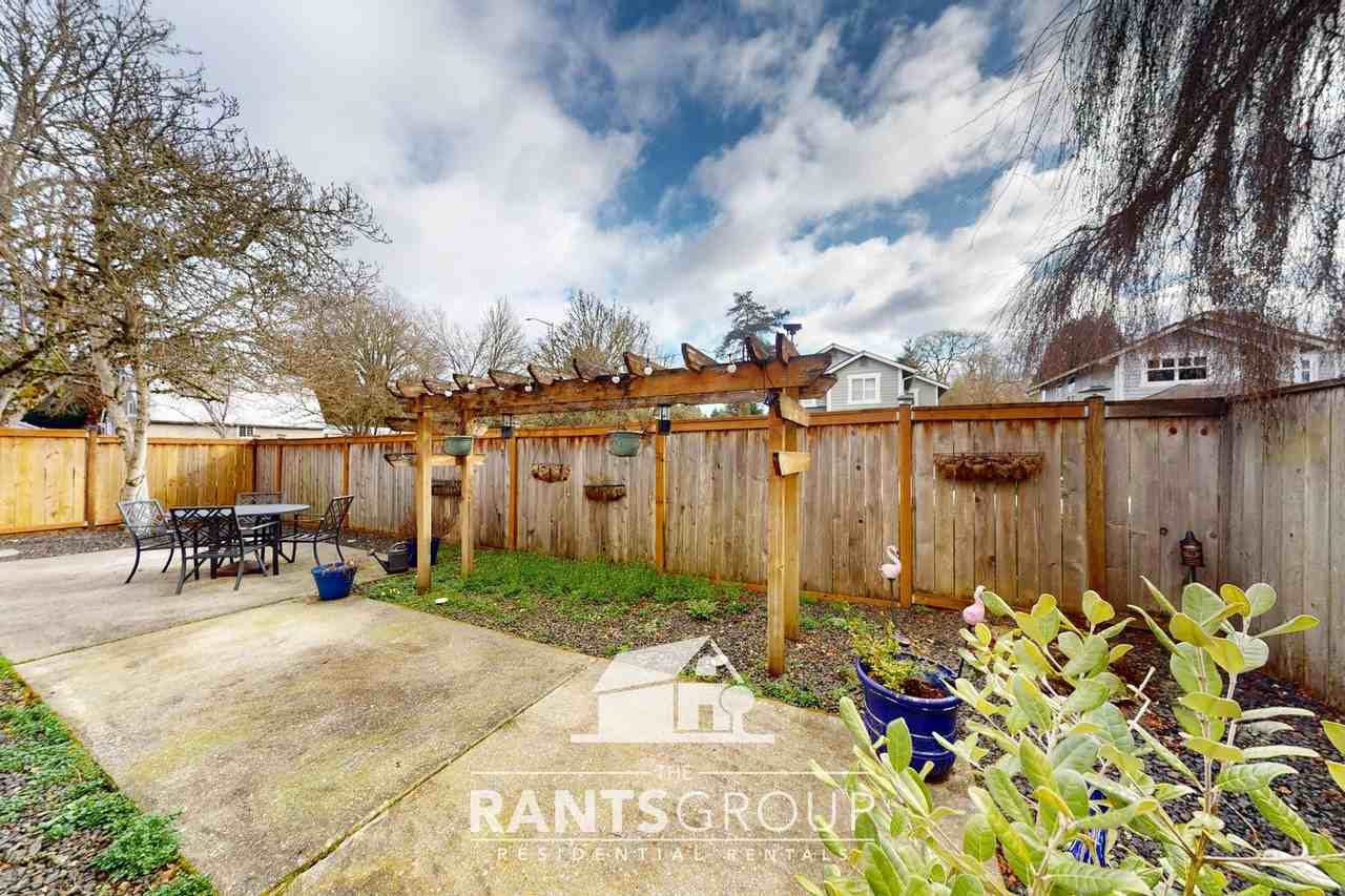 3700 Derby Ln Se - Photo 6 of 36