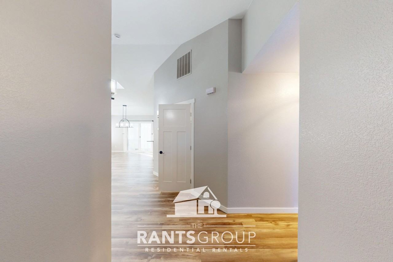 3700 Derby Ln Se - Photo 7 of 36