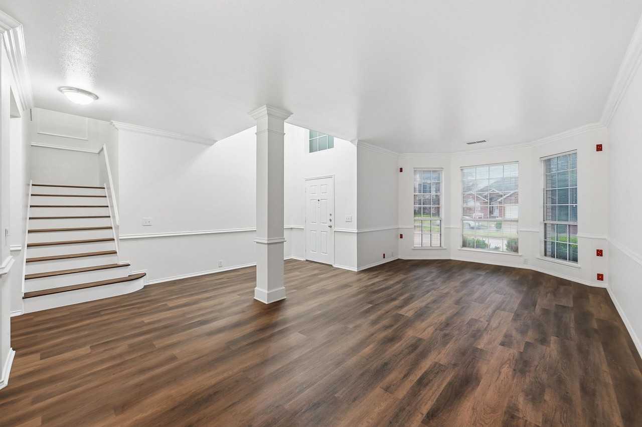 2216 Oak Park Dr - Photo 2 of 24