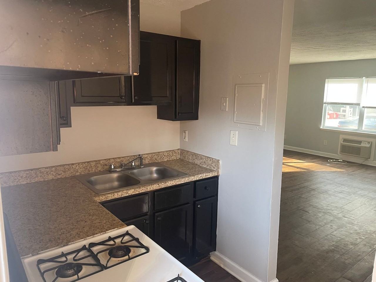 Parkhill Apartments - Photo 5 of 7