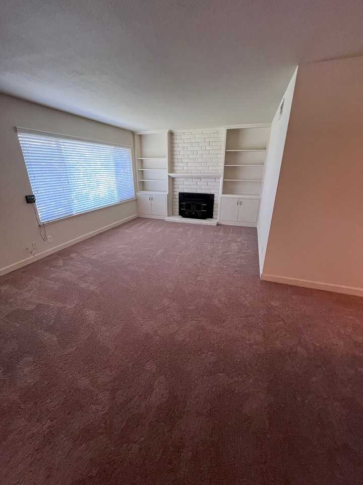 4745 Rustic Rd - Photo 4 of 14