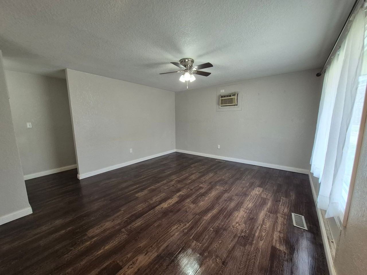 4225 Brunswick Ave - Photo 3 of 15