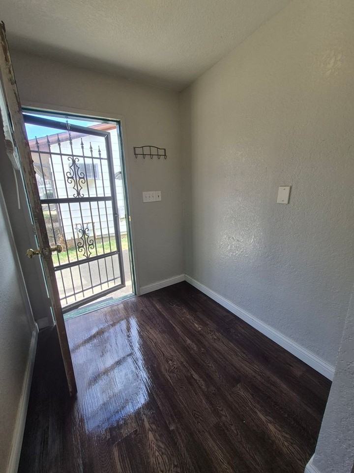 4225 Brunswick Ave - Photo 4 of 15