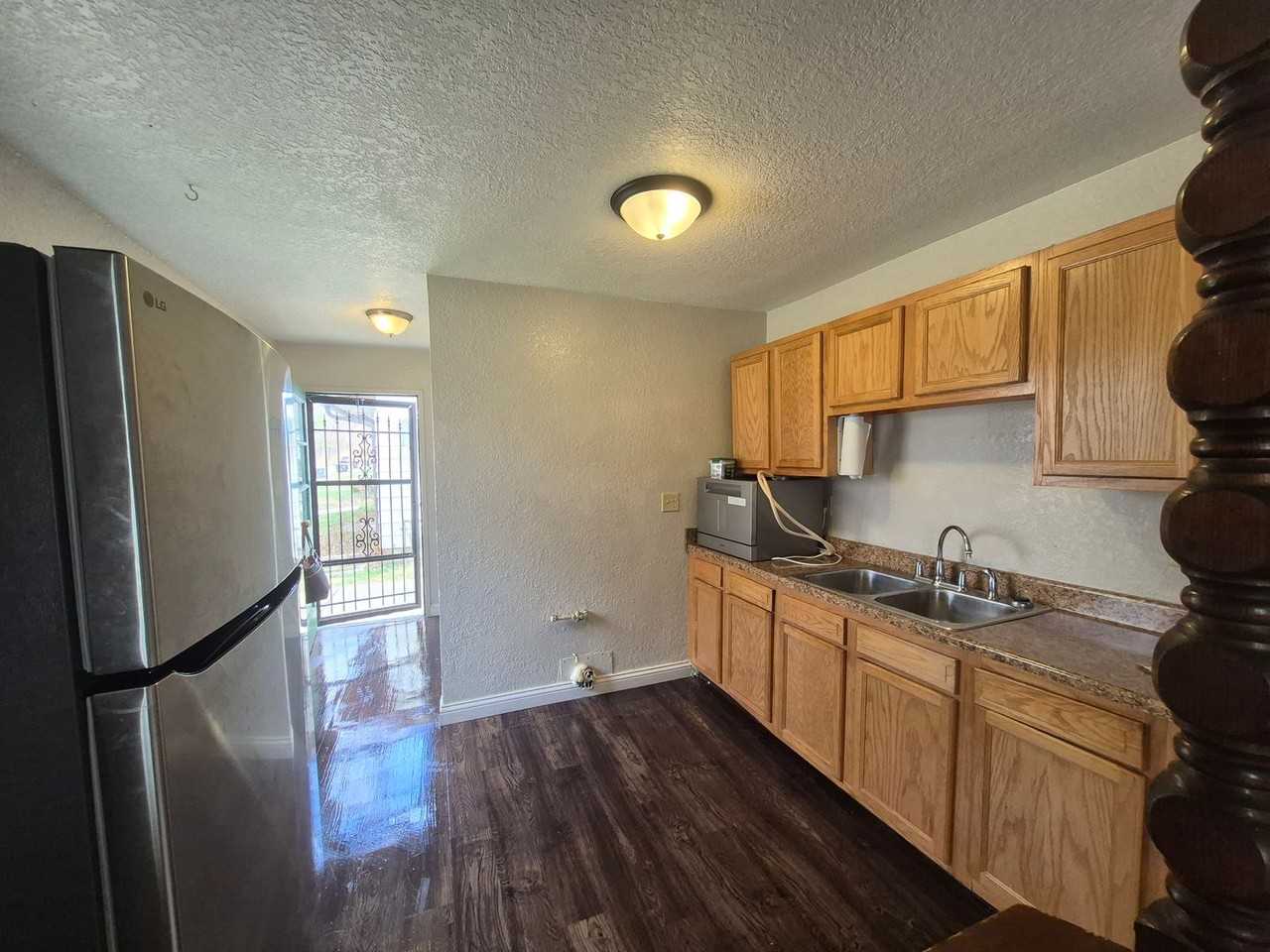 4225 Brunswick Ave - Photo 6 of 15