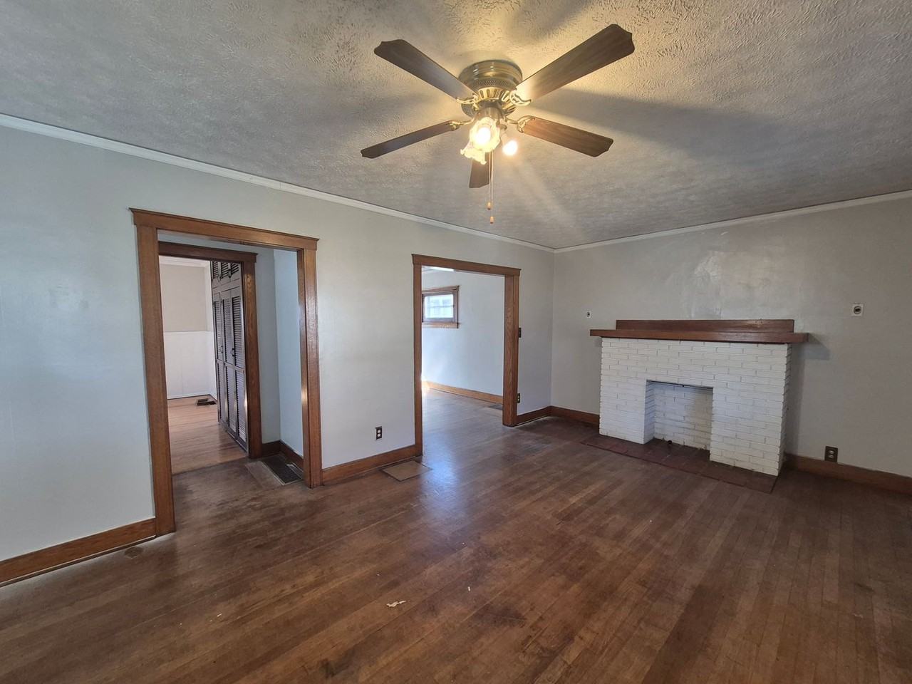 1146 Beaumont Ave - Photo 3 of 12