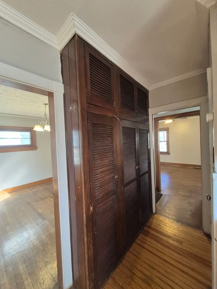 1146 Beaumont Ave - Photo 7 of 12