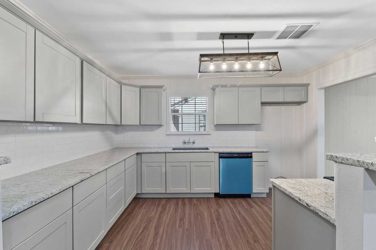 3557 Winston Rd - Photo 7 of 25