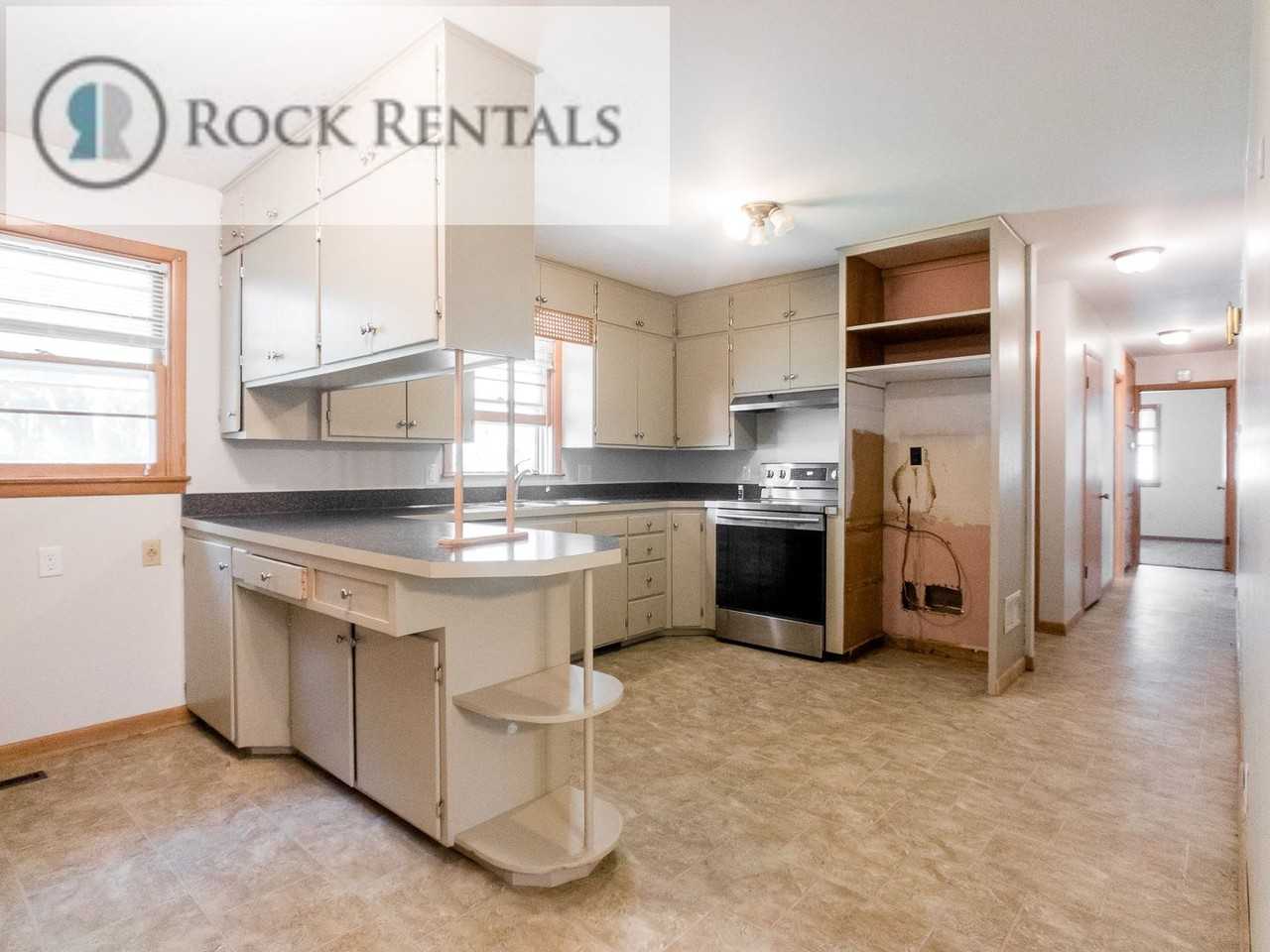 508 W Main St - Photo 4 of 19