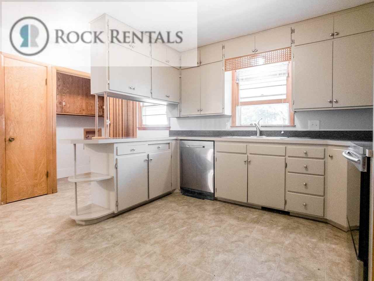 508 W Main St - Photo 5 of 19