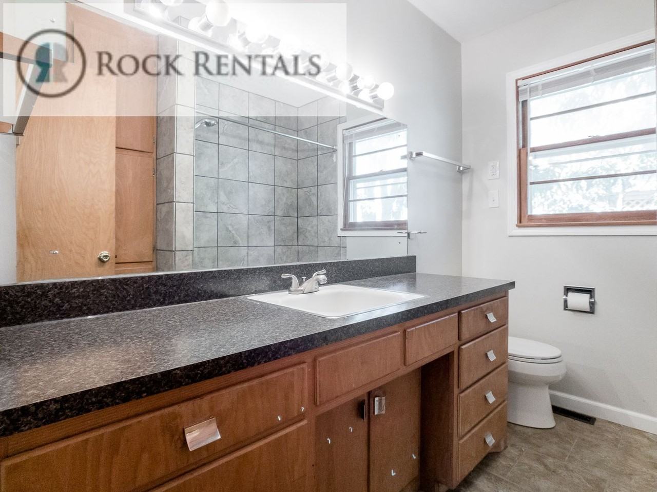 508 W Main St - Photo 6 of 19