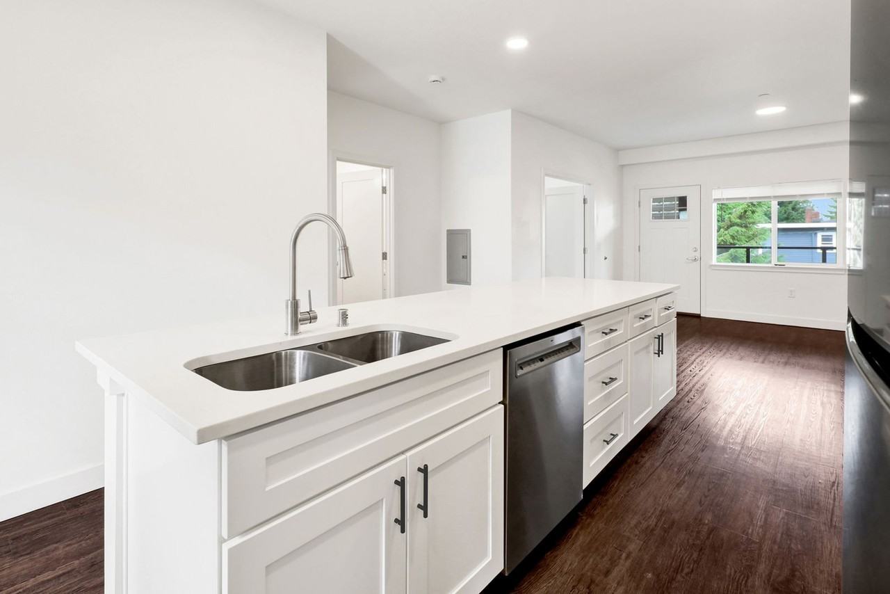 Flora Blue - Photo 4 of 50