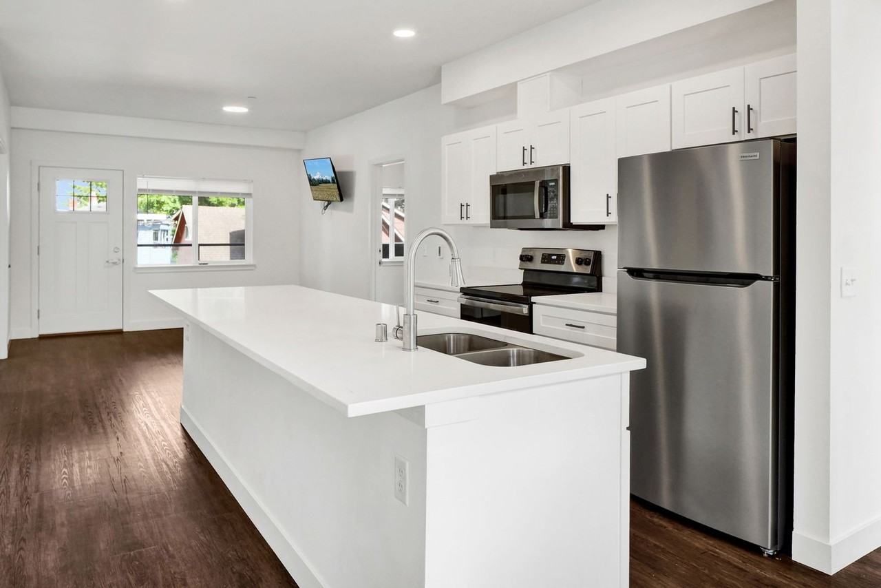 Flora Blue - Photo 6 of 50