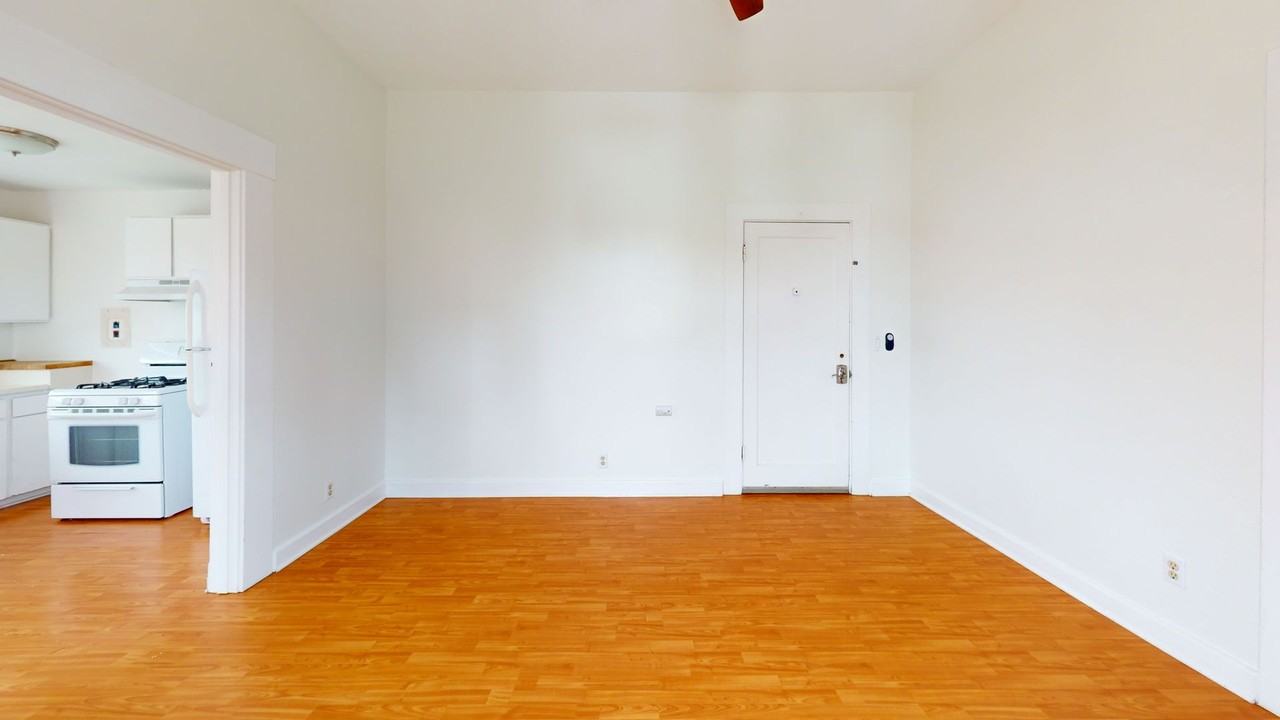 918 10th St - Photo 2 of 20