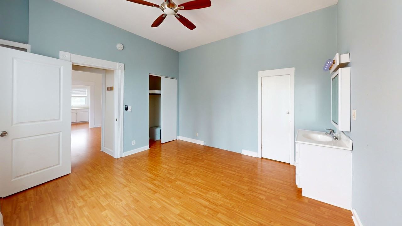 918 10th St - Photo 6 of 20