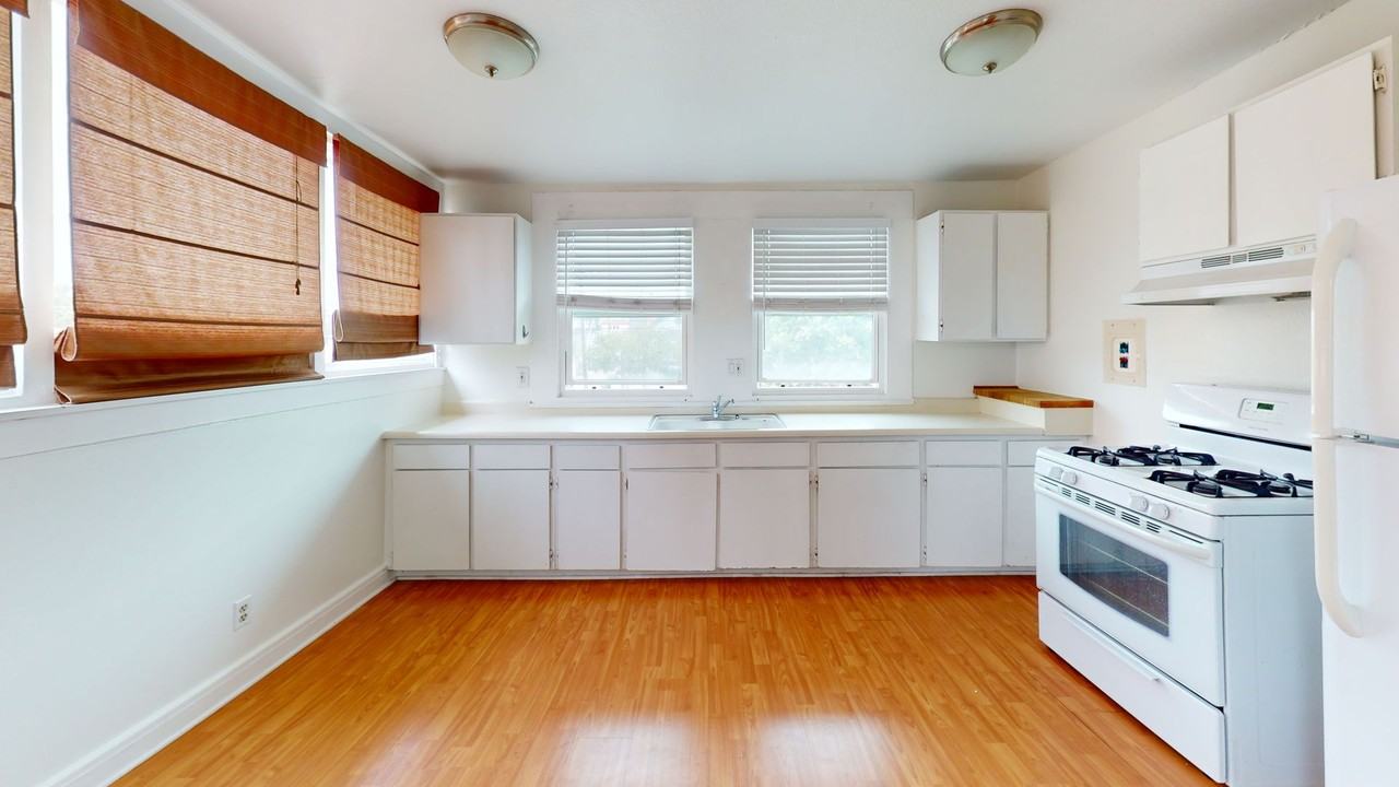 918 10th St - Photo 7 of 20