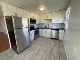 4 Uni - Photo 1 of 1