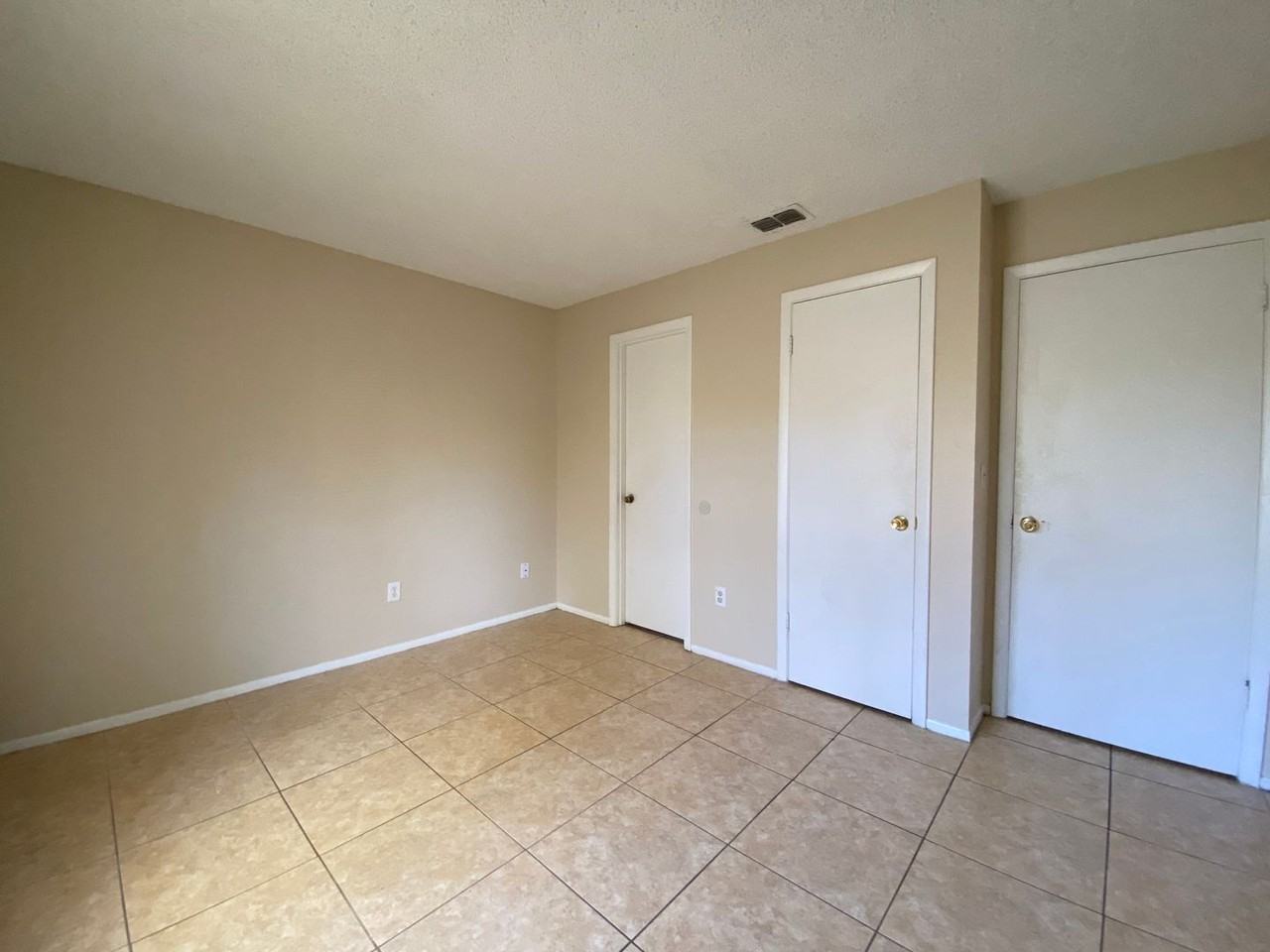 6713 Lodge Ave - Photo 3 of 14