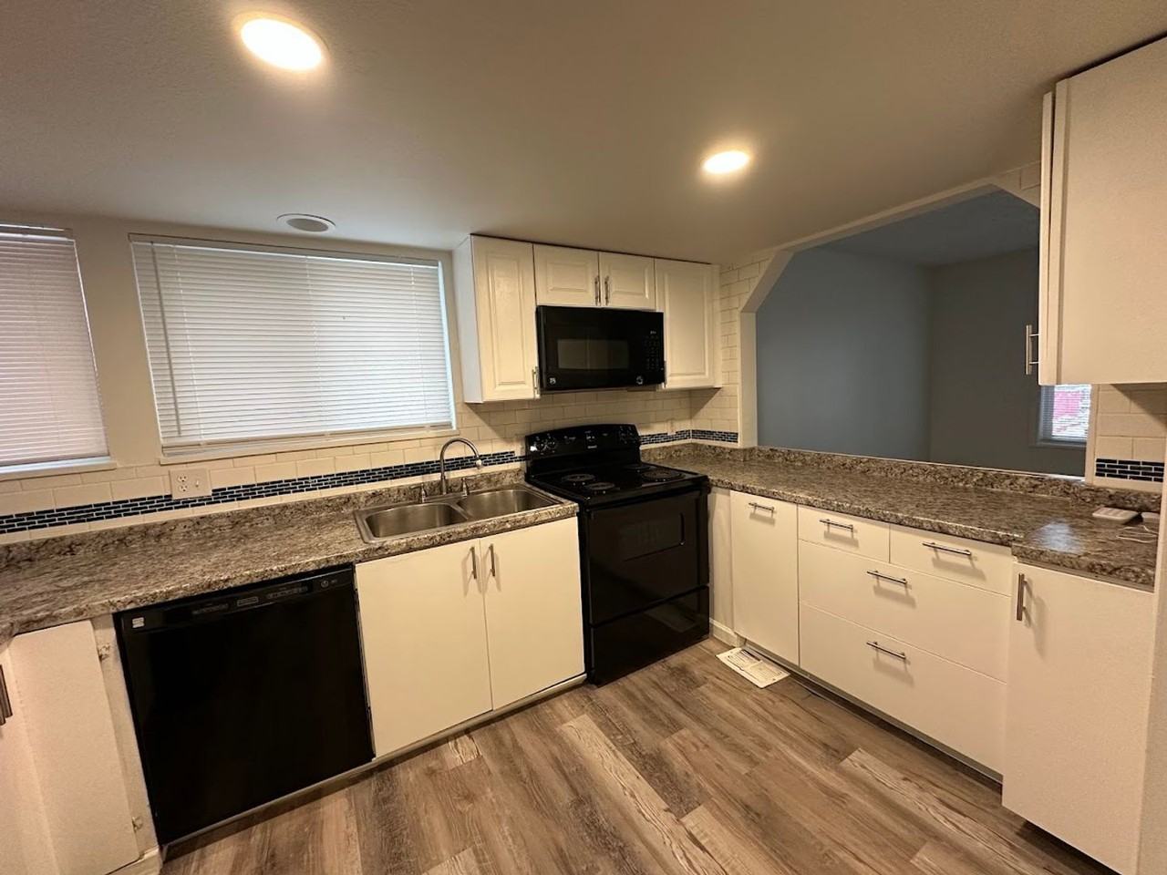 2303 S Jamaica St - Photo 6 of 20