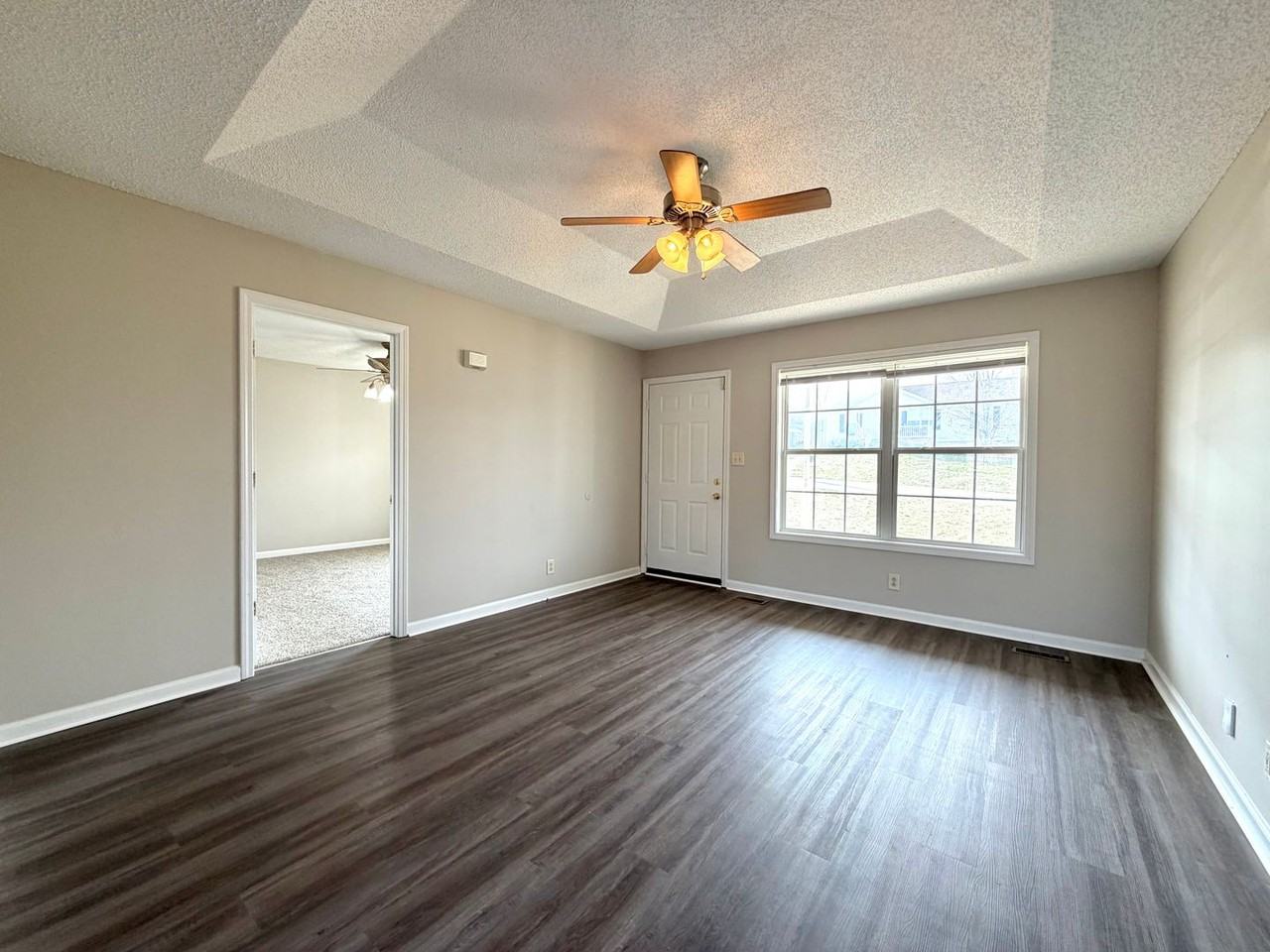 935 Lindsey Dr - Photo 2 of 24