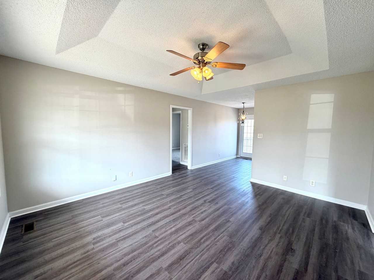 935 Lindsey Dr - Photo 4 of 24