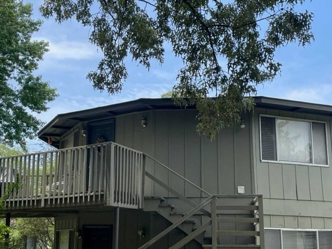 563 Hathorn Rd - Photo 2 of 14