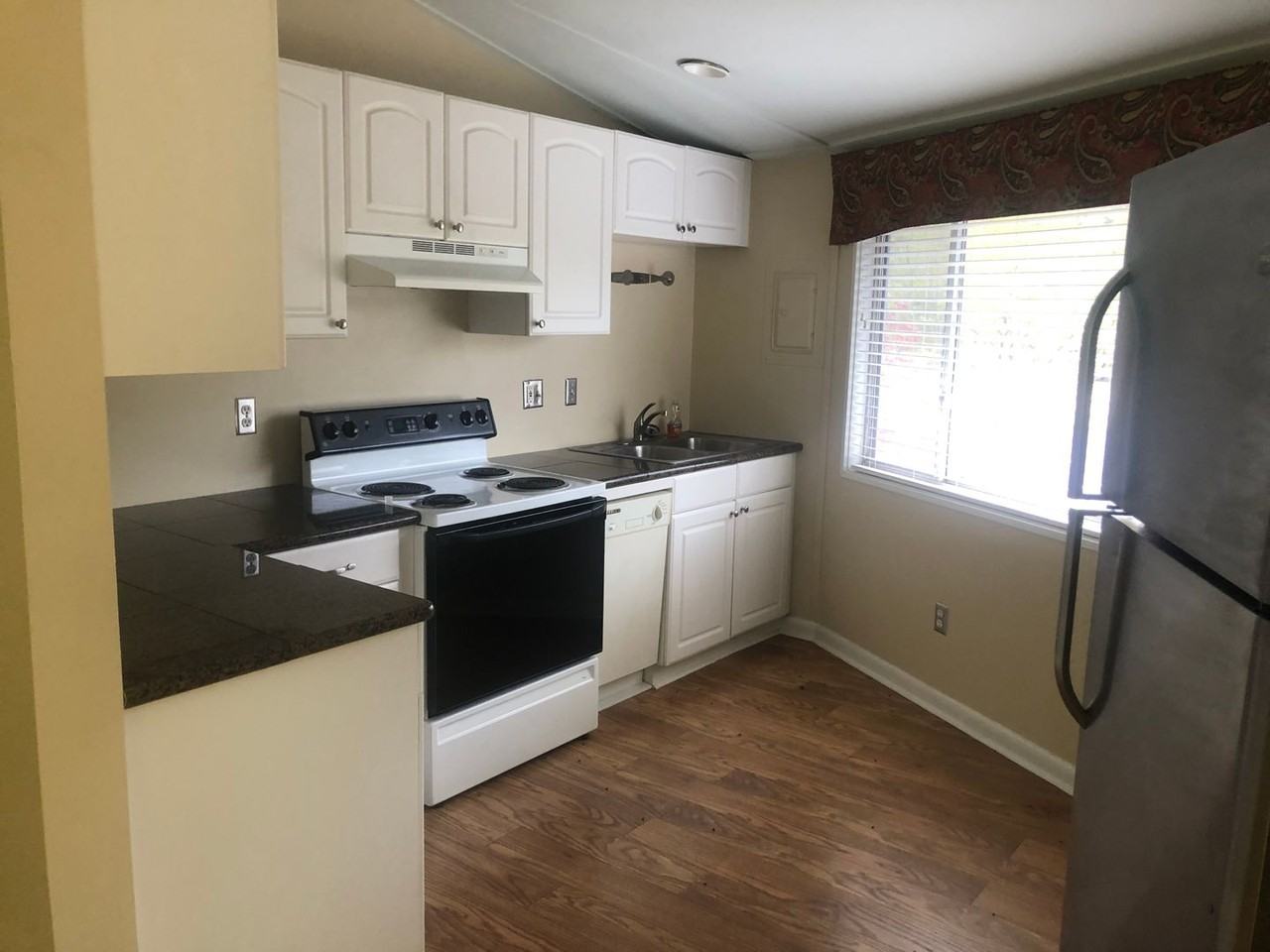 563 Hathorn Rd - Photo 5 of 14