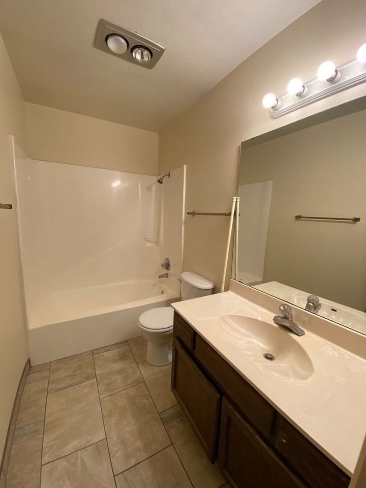 1345 Branson Ave ##2b - Photo 7 of 8