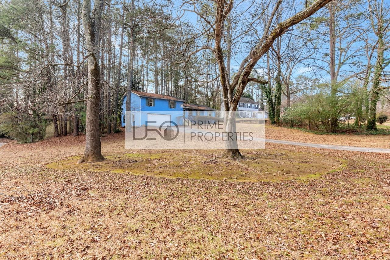 2816 Deerwood Trl - Photo 2 of 24